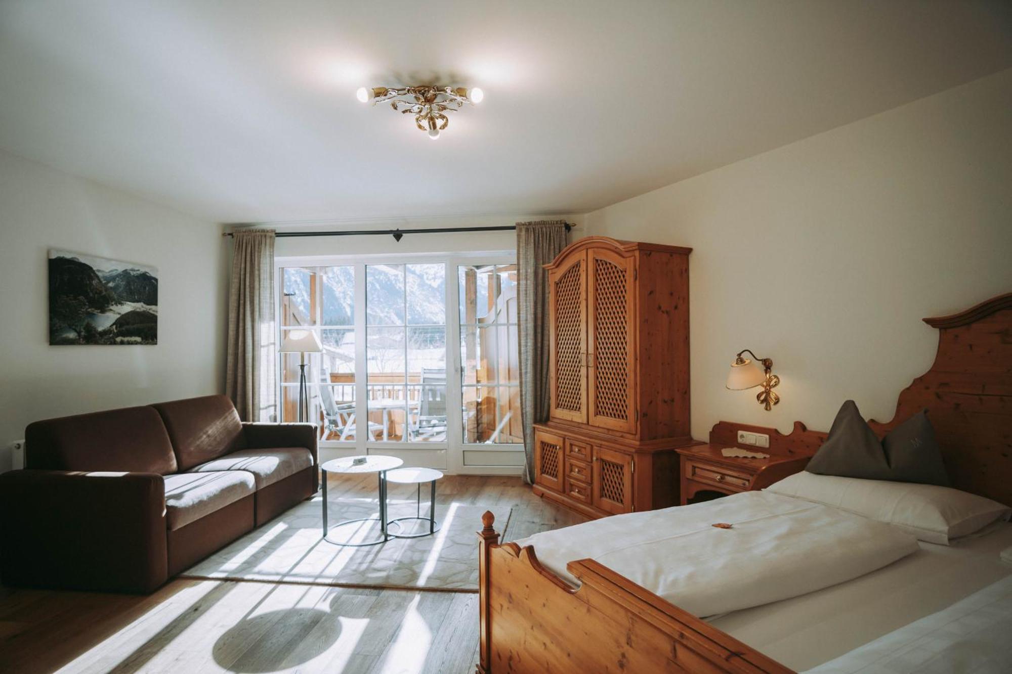 Mons Suites Wine Passion Tannheim Exterior foto
